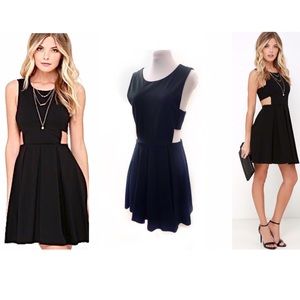 Lulu's L Black Fit Flare Dress Pleated Side Cut